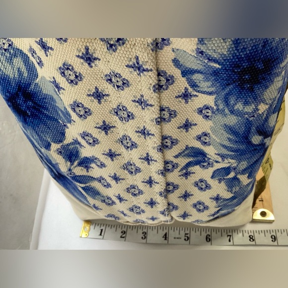 Lands end Large Blue and White Floral , open Tote Bag, 100% cotton canvas. - Picture 5 of 11